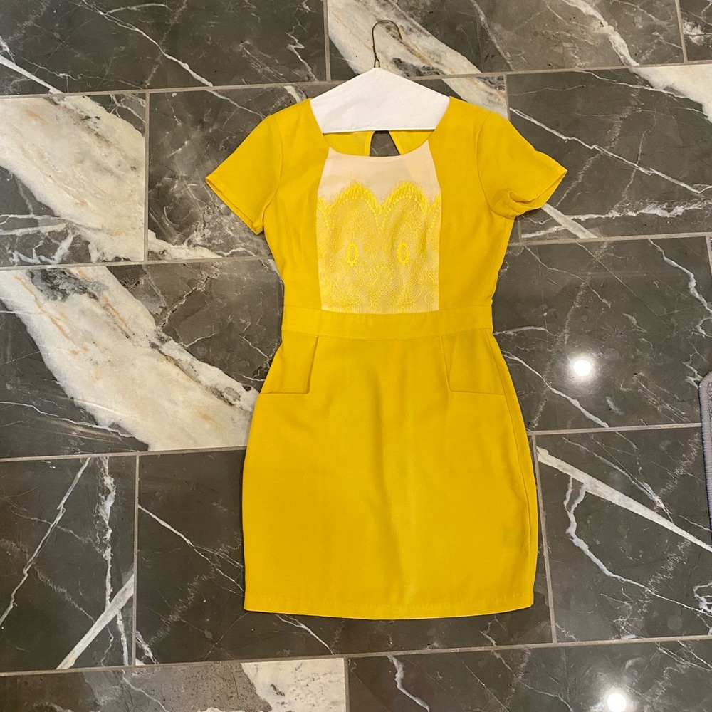 Yellow open back dress w/pockets (S)
